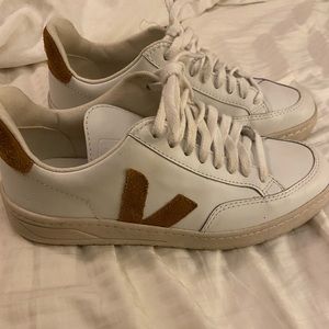 Veja Sneakers EURO SZ 38 / US SZ 7.